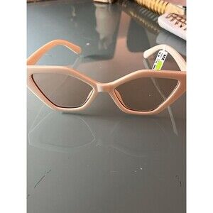 Fabulous Claire's Cat Eye Cream Colored Women’s Sunglasses. Very 1950s!